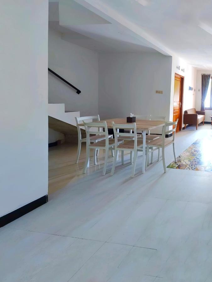 Homestay Omah Putih Bantul Bagian luar foto